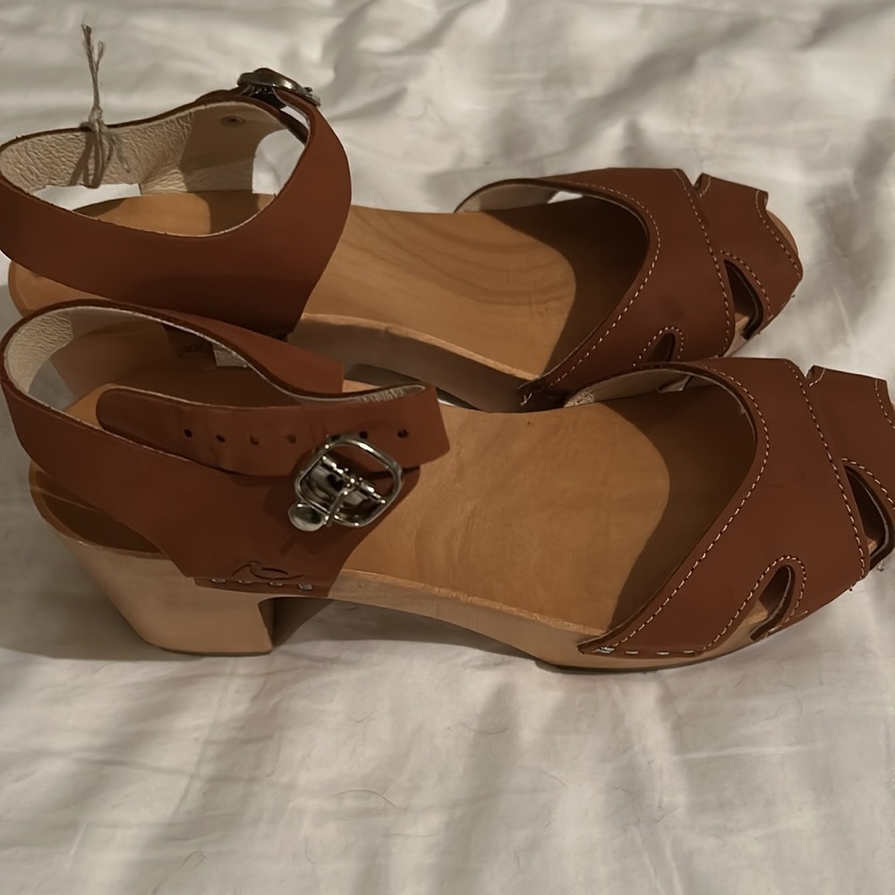 Tan and Brown Leather Mules with Block Heel - Picture 3 of 7
